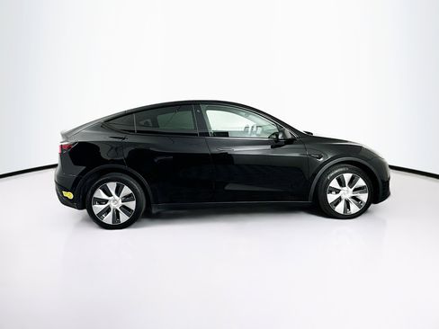 Used 2022 Tesla Model Y Long Range image 10