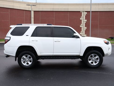 Used 2020 Toyota 4Runner SR5 Premium w/ Moonroof Package AWD/4WD image 31