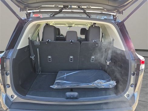 New 2025 Nissan Pathfinder SV w/ Black Appearance Package image 29