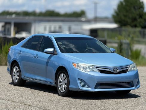 Used 2012 Toyota Camry LE FWD image 1