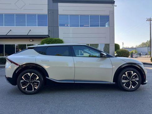 Used 2022 Kia EV6 Wind AWD/4WD image 12