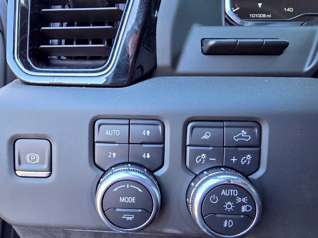 Used 2024 GMC Sierra 1500 AT4 w/ Technology Package AWD/4WD image 22