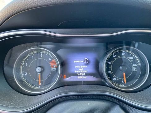 Used 2023 Jeep Cherokee Altitude Lux image 17