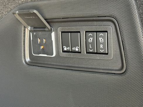 New 2026 Cadillac Escalade Luxury AWD/4WD image 10