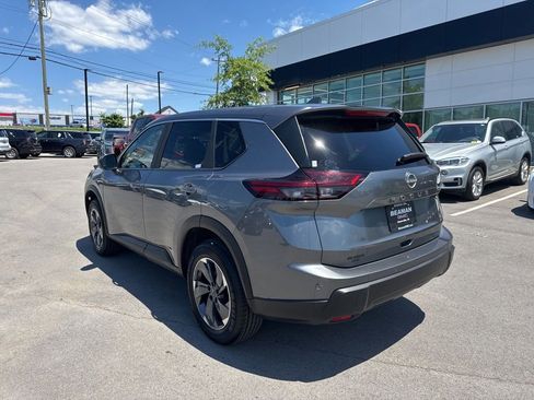 Used 2025 Nissan Rogue SV FWD image 5