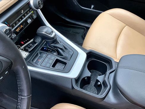 Certified 2021 Toyota RAV4 XLE Premium image 16