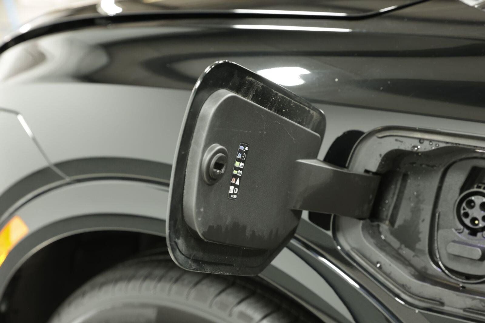 Certified 2025 Chevrolet Equinox EV LT w/ Convenience Package FWD image 11