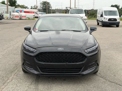 Used 2016 Ford Fusion SE FWD image 2