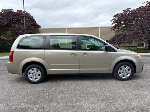 Used 2009 Dodge Grand Caravan SE FWD image 2