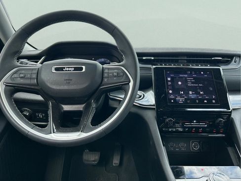 Certified 2023 Jeep Grand Cherokee Laredo image 11