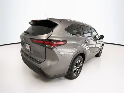 Certified 2026 Toyota Highlander XLE AWD/4WD image 7