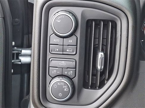 Used 2025 Chevrolet Silverado 1500 Custom image 25