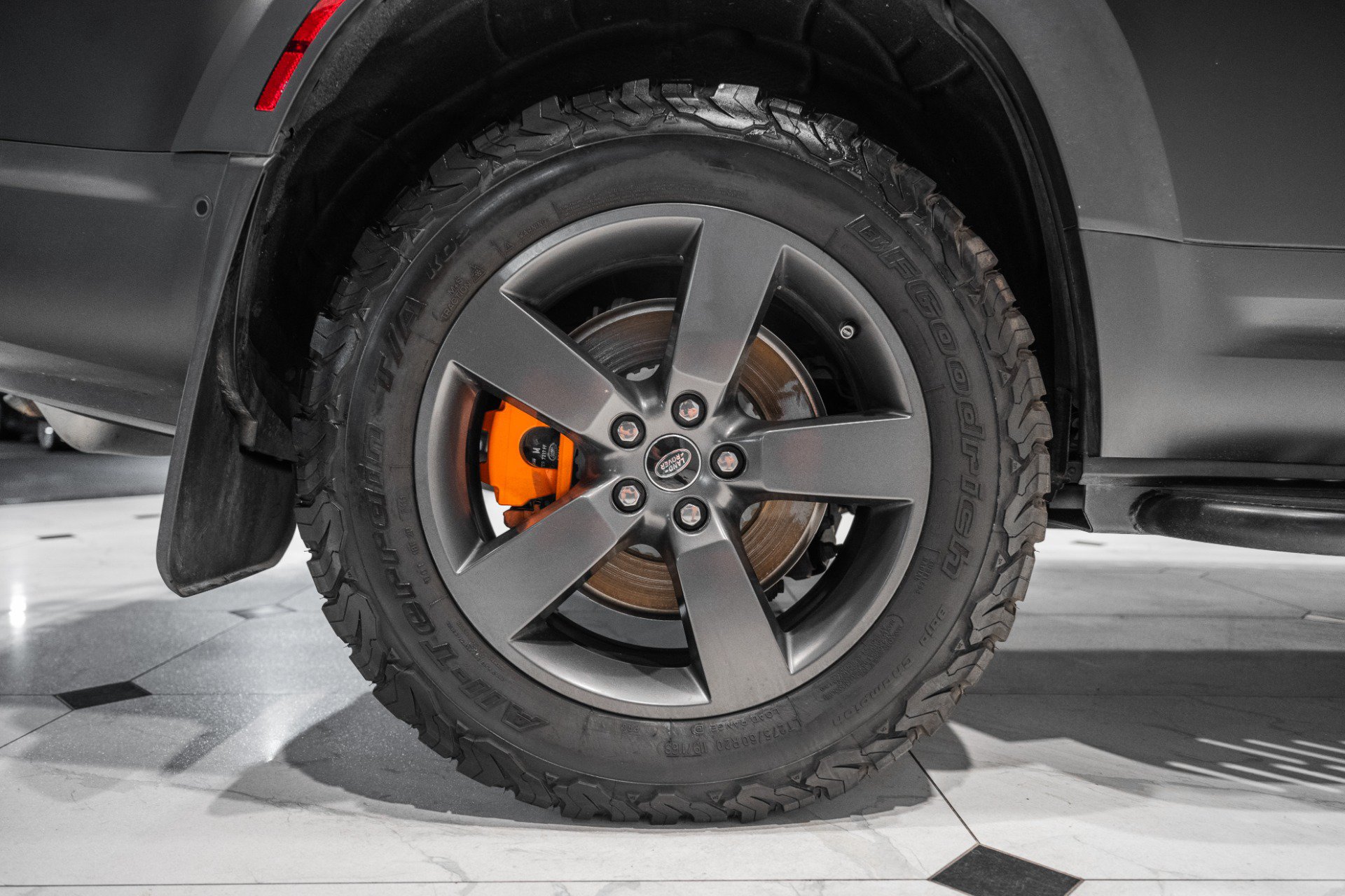 Used 2023 Land Rover Defender 130 SE AWD/4WD image 13