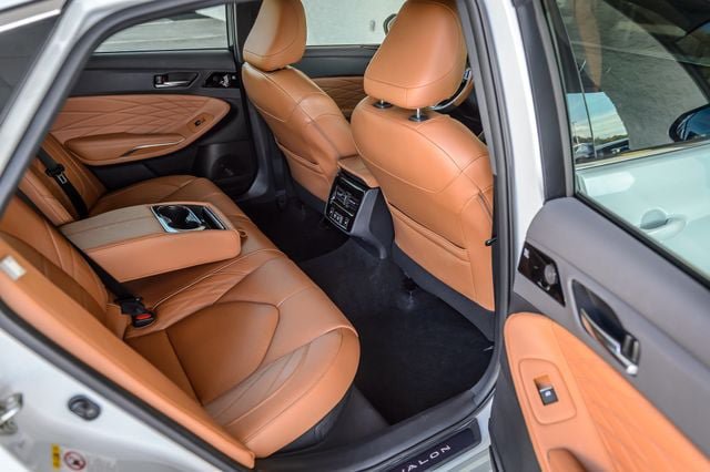 Used 2019 Toyota Avalon Limited FWD image 23