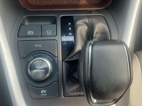 Used 2019 Toyota RAV4 Limited w/ Limited Grade Weather Package AWD/4WD image 23