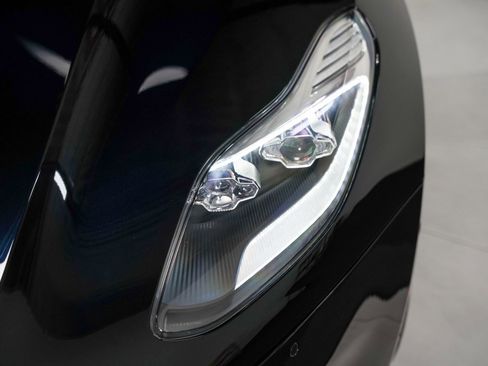 Used 2018 Aston Martin DB11 V12 image 14