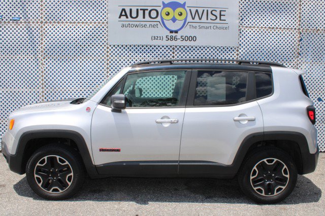 Used 2016 Jeep Renegade Trailhawk w/ Premium Trailhawk Package AWD/4WD image 31
