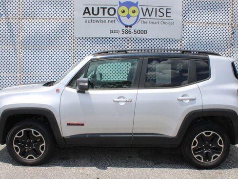Used 2016 Jeep Renegade Trailhawk w/ Premium Trailhawk Package AWD/4WD image 31