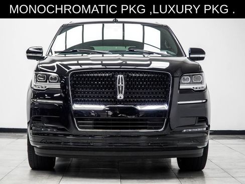 Used 2023 Lincoln Navigator Reserve AWD/4WD image 8