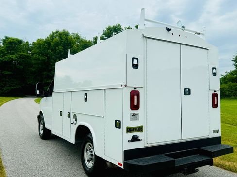 Used 2022 Chevrolet Express 3500 w/ Power Convenience Package RWD image 3