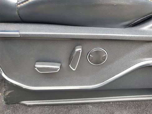 Used 2023 Ford F150 Platinum image 3