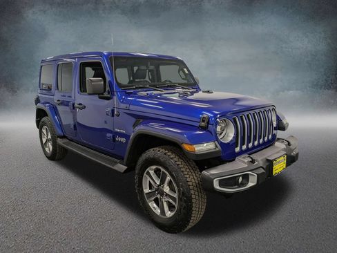 Used 2020 Jeep Wrangler Unlimited Sahara AWD/4WD image 3