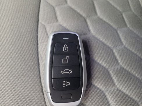 Used 2019 Chevrolet Equinox LT w/ Sun & Navigation Package AWD/4WD image 32