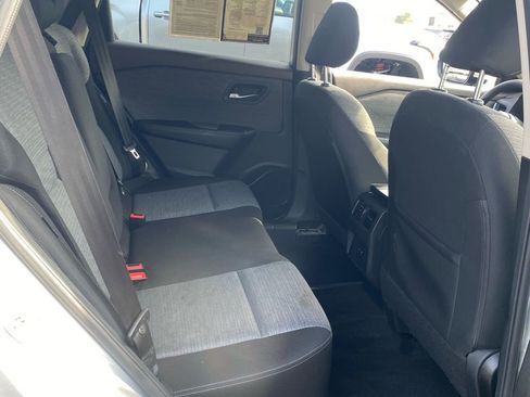 Used 2023 Nissan Rogue SV image 16