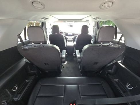 Used 2023 Ford Explorer XLT w/ Equipment Group 202A RWD image 14
