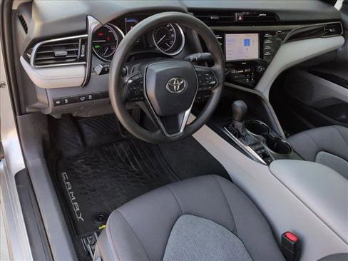 Used 2020 Toyota Camry LE FWD image 13