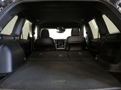 Used 2023 Jeep Grand Cherokee Altitude AWD/4WD image 28