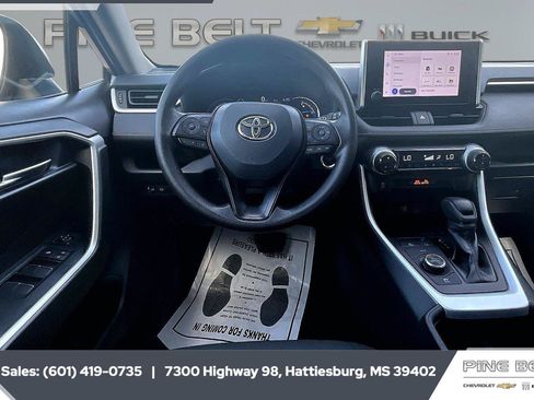 Used 2024 Toyota RAV4 XLE AWD/4WD image 5