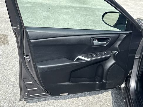 Used 2017 Toyota Camry SE FWD image 12