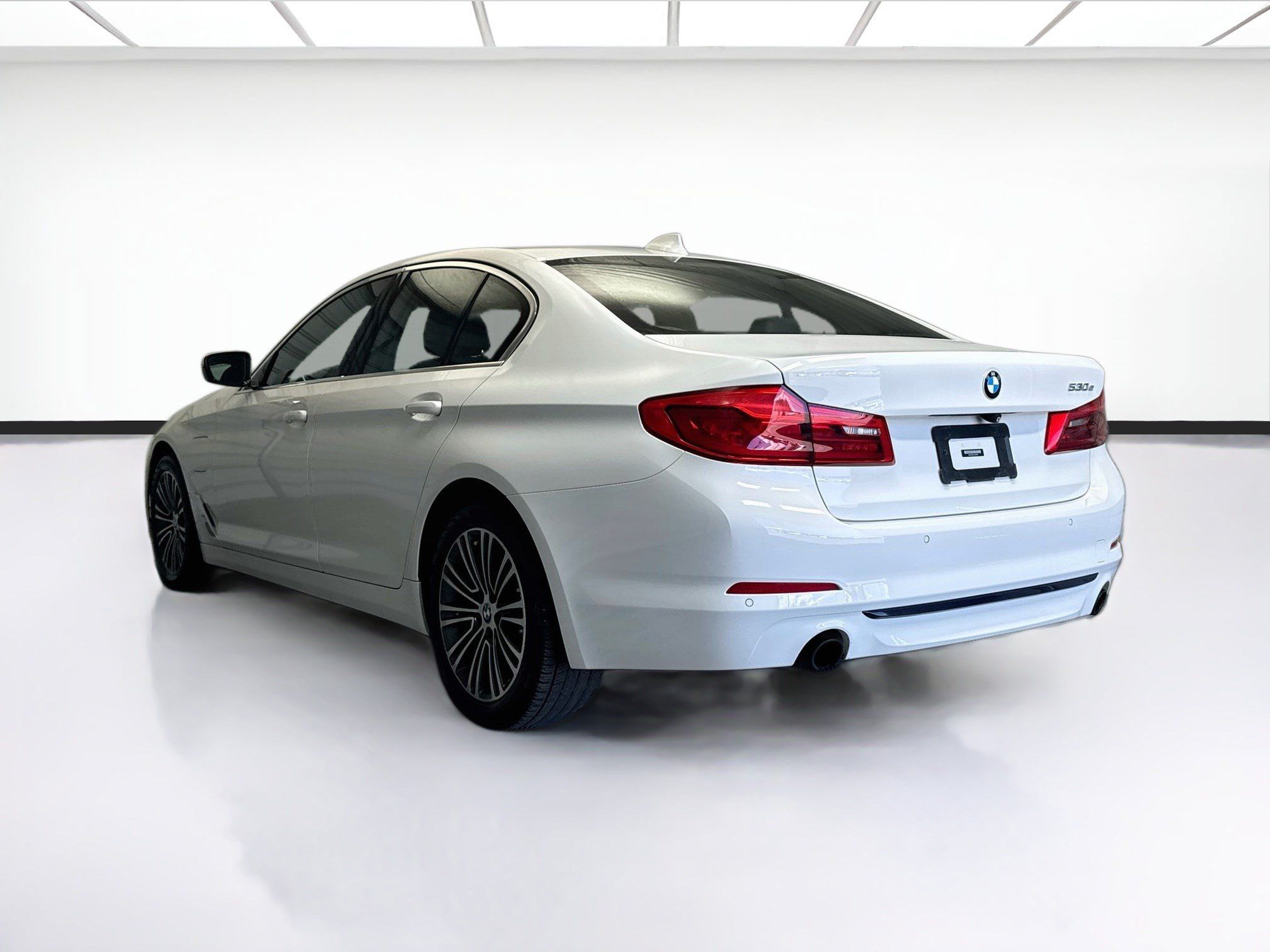 Used 2020 BMW 530e w/ Convenience Package RWD image 6