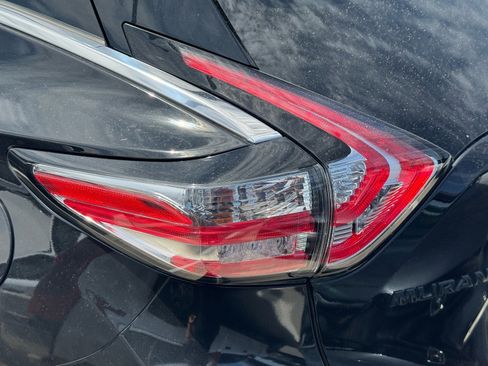 Used 2018 Nissan Murano SL w/ Midnight Edition Package FWD image 7