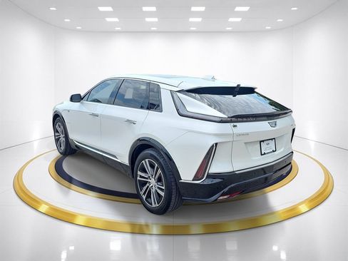 Used 2024 Cadillac Lyriq Luxury w/ LPO, Floor Liner Package RWD image 7