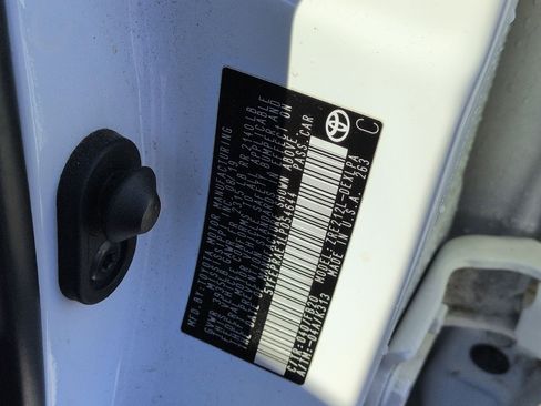 Used 2020 Toyota Corolla LE image 32