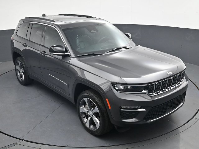 Used 2025 Jeep Grand Cherokee Limited w/ Luxury Tech Group II AWD/4WD image 22