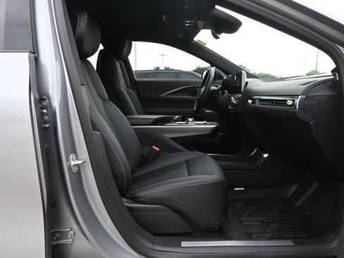 Used 2025 Cadillac Lyriq Luxury RWD image 26