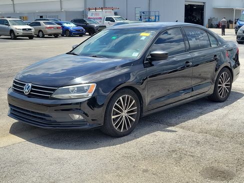 Used 2016 Volkswagen Jetta Sport FWD image 3