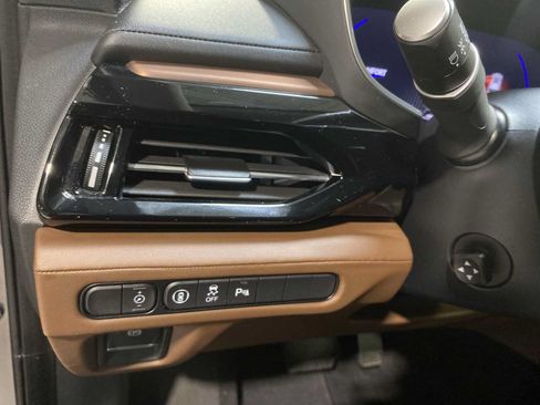 Used 2024 Acura MDX SH-AWD w/ Technology Package image 24