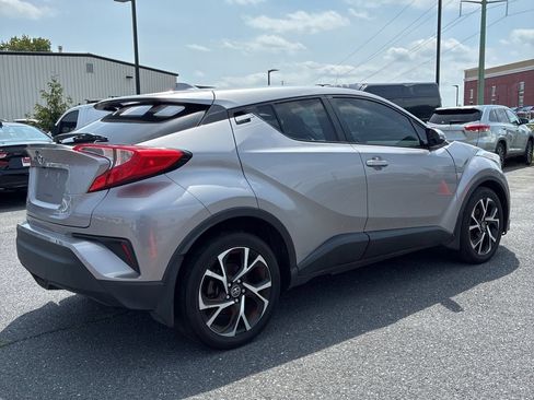 Used 2018 Toyota C-HR XLE FWD image 3