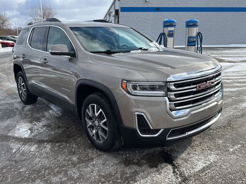 Used 2023 GMC Acadia SLE w/ Driver Convenience Package image 9