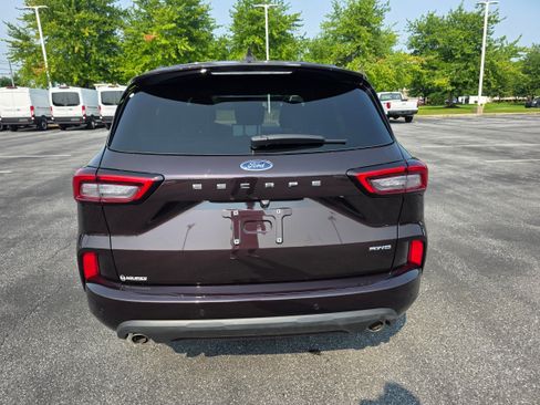 Used 2023 Ford Escape ST-Line Select w/ Tech Pack #2 AWD/4WD image 4