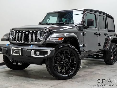 Used 2024 Jeep Wrangler Unlimited Sahara w/ Technology Group AWD/4WD image 1