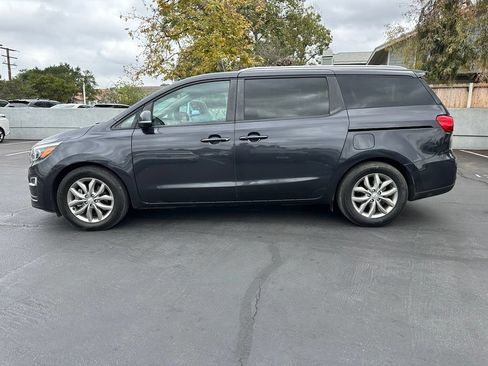 Used 2019 Kia Sedona EX FWD image 2