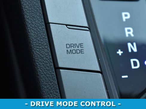 Used 2017 Hyundai Elantra Limited w/ Limited Tech Package 04 image 18