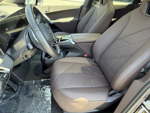 Used 2025 BMW iX xDrive50 w/ Sport Package image 21