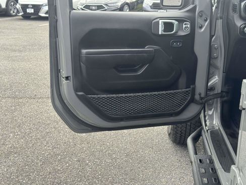 Used 2021 Jeep Wrangler Sport image 17