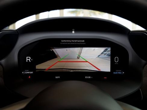 Used 2025 McLaren Artura Spider image 35